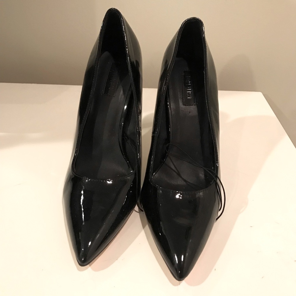 Classic black pointed heel forever21